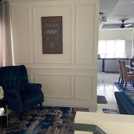 קמפונג דנגקיל Cheerfull3 Bedroom Townhouse Terrace מראה חיצוני תמונה