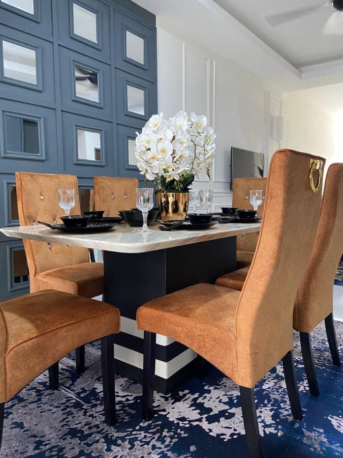 קמפונג דנגקיל Cheerfull3 Bedroom Townhouse Terrace מראה חיצוני תמונה