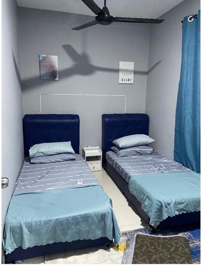 קמפונג דנגקיל Cheerfull3 Bedroom Townhouse Terrace מראה חיצוני תמונה