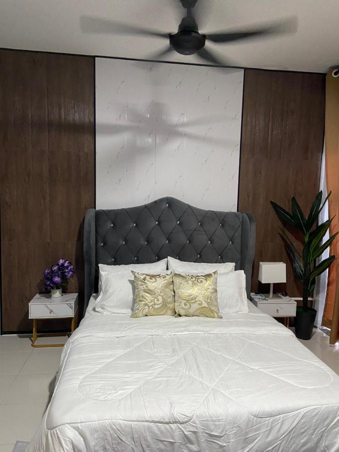 קמפונג דנגקיל Cheerfull3 Bedroom Townhouse Terrace מראה חיצוני תמונה